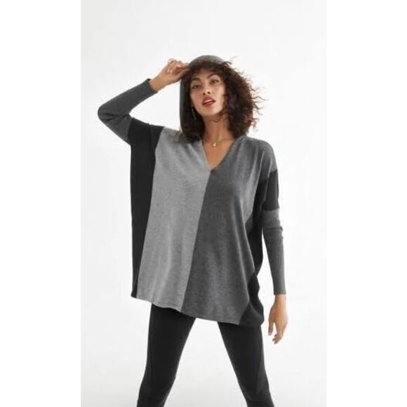 CAbi Dakota Hooded Poncho Sweater Color Block Relaxed Black Gray Pullover 4037 M - Picture 1 of 9